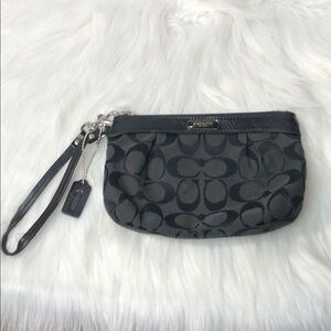 COACH Signature Pleated Medium Wristlet SV/BLACK GREY/BLACK